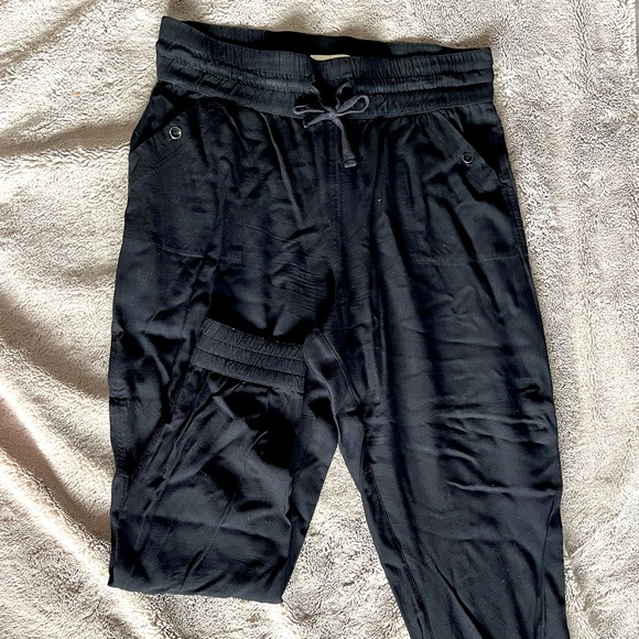 Aritzia (TNA) Fashion Joggers - Picture 1 of 4